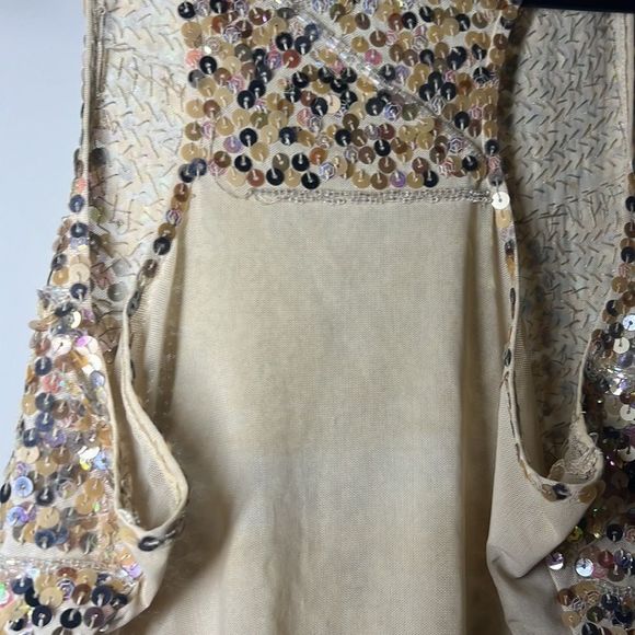 Nice top for the holidays - Picture 4 of 9